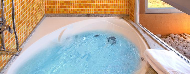 Habitaci�n panor�mica con jacuzzi o hidromasaje